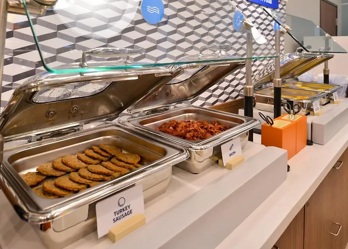 Holiday Inn Express & Suites - Dallas Market Center By Ihg